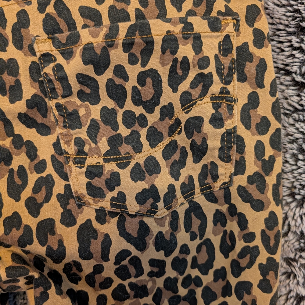 Signature by Levi Strauss Leopard Print High Rise Jeans - Picture 6 of 9
